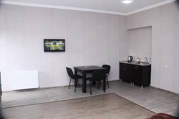 Фото номера Стандартный трехместный номер Отель Hotel Rabathi г. Ахалцихе 20