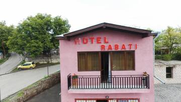 Фото номера Стандартный трехместный номер Отель Hotel Rabathi г. Ахалцихе 23