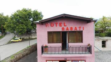 Фото номера Стандартный трехместный номер Отель Hotel Rabathi г. Ахалцихе 12