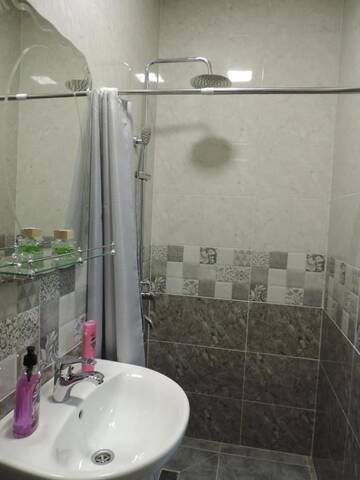 Фото номера Двухместный номер с 2 отдельными кроватями и ванной комнатой Отели эконом-класса Lotus г. Ахалцихе 8