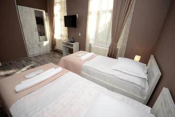 Фото номера Двухместный номер с 2 отдельными кроватями, вид на сад Отель Hotel Terrace Rabath г. Ахалцихе 3