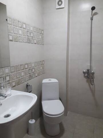 Фото номера Трехместный номер с балконом Гостевой дом Garden House Akhaltsikhe г. Ахалцихе 5