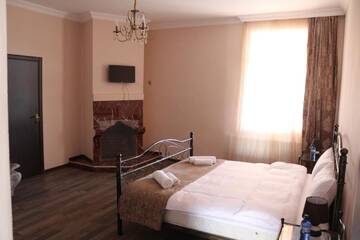 Фото номера Двухместный номер Делюкс с 1 кроватью Отель Hotel Suliko г. Ахалцихе 5