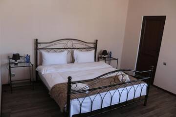 Фото номера Двухместный номер Делюкс с 1 кроватью и балконом Отель Hotel Suliko г. Ахалцихе 6