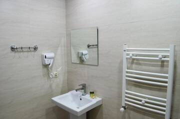 Фото номера Двухместный номер с 1 кроватью и балконом Отель Taba Hall Boutique Hotel г. Ахалцихе 7