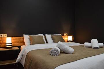 Фото номера Двухместный номер с 1 кроватью и балконом Отель Taba Hall Boutique Hotel г. Ахалцихе 3